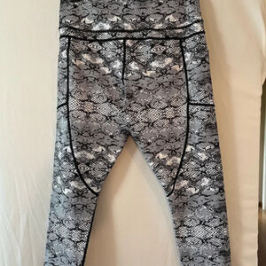 Zyia Black and White Capri Leggings‎ size 8-10